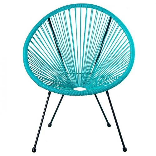 Un sillón acapulco en color turquesa, realizado fibras sintéticas sintéticas y patas de metal negro.